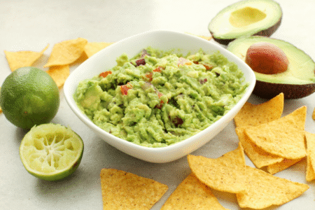 guacamole cremoso com milho feito em 10 minutos usando apenas ingredientes da despensa
