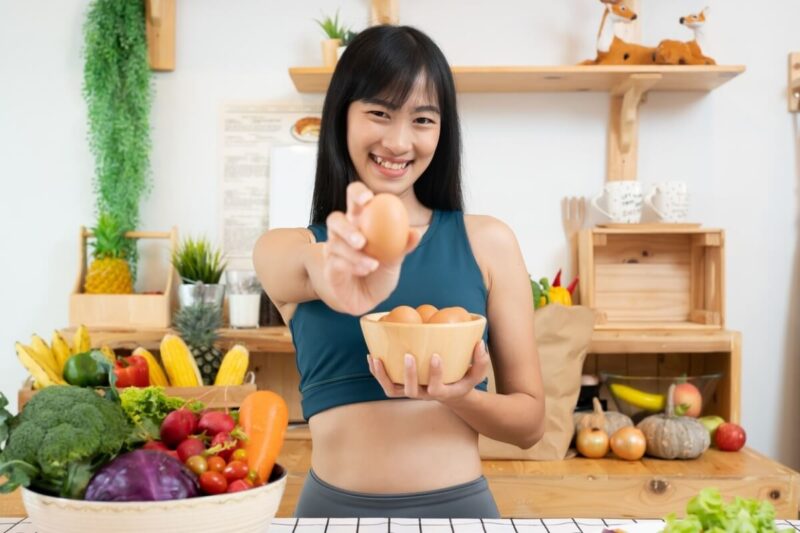 Veja quantos ovos comer por dia para aumentar a massa muscular  