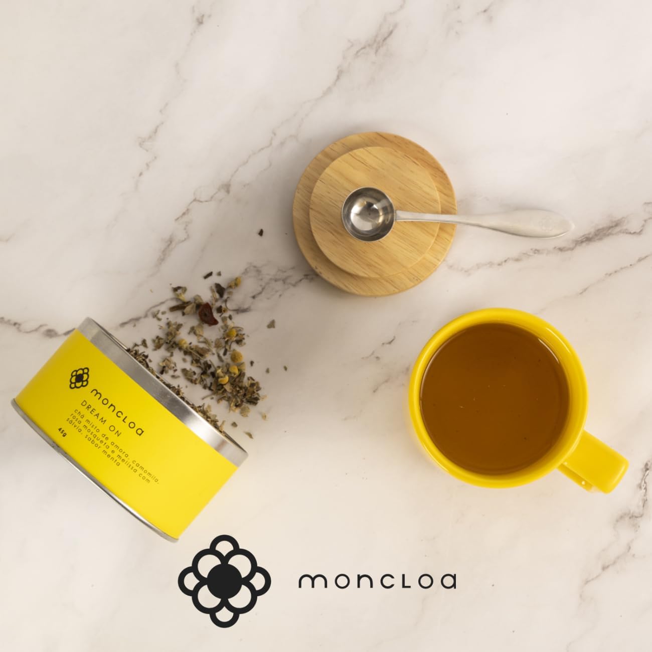 Imagem superior com superfície de mármore clara. Imagem superior com superfície de mármore clara.