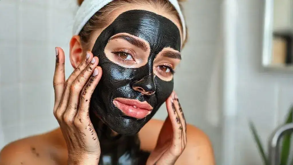 Como usar a máscara de carvão ativado corretamente em casa