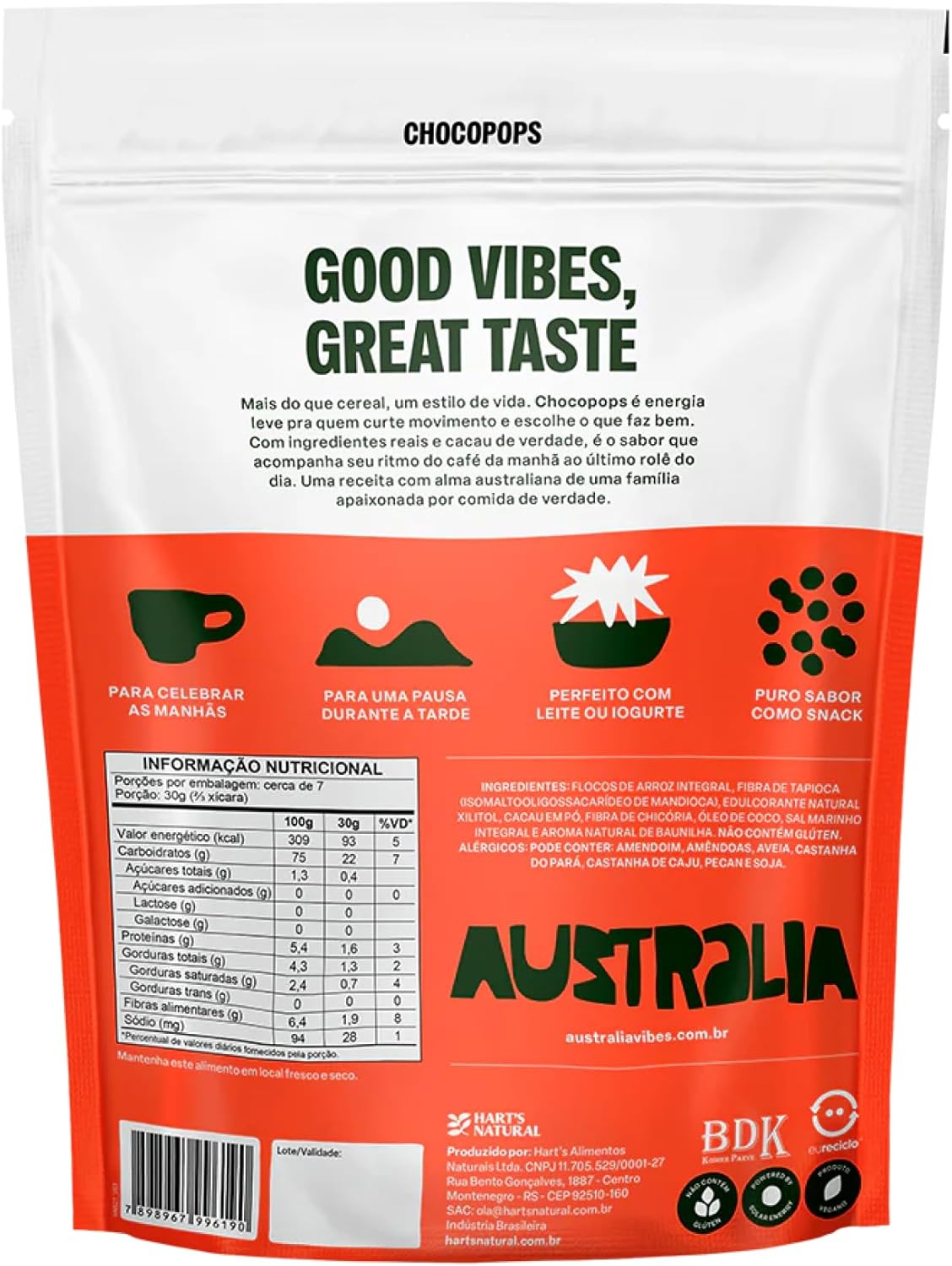 Imagem frontal do pacote de cereal em uma superfície neutra. Imagem frontal do pacote de cereal em uma superfície neutra.