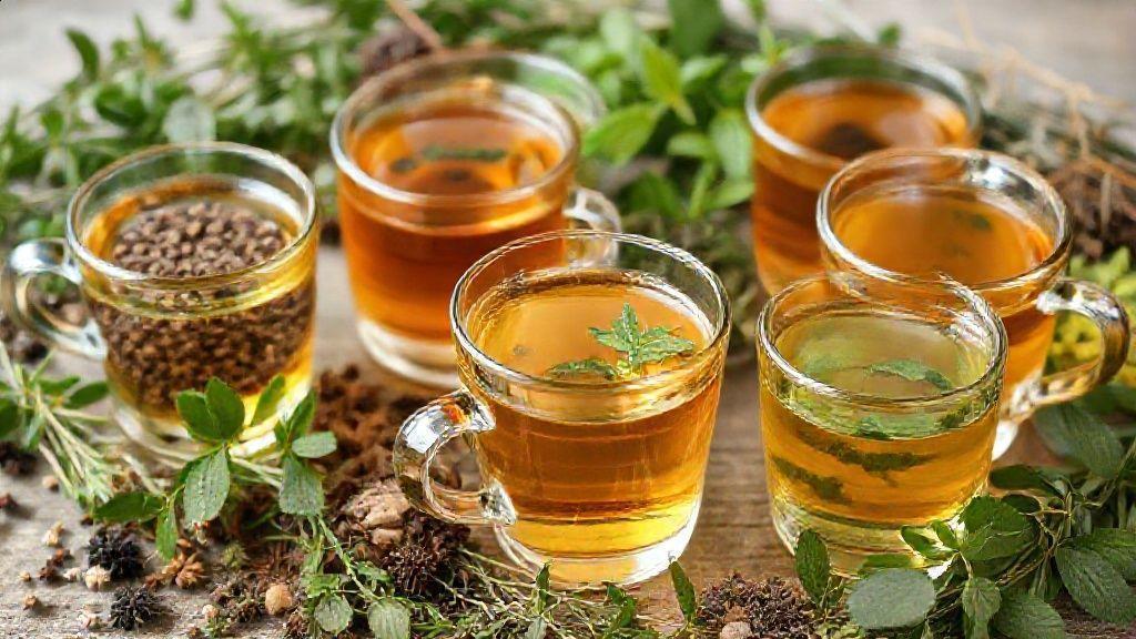 Principais chás que podem ajudar a descer a menstruação