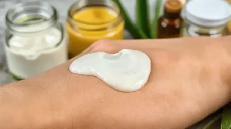 Efeito Emoliente e Umectante: Como Hidratantes Caseiros Nutrem a Pele Seca