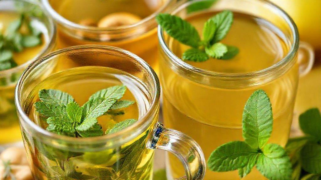 Como preparar o chá para potencializar o efeito contra enjoo