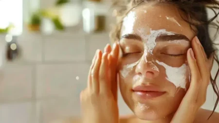 Esfoliante de Aveia e Iogurte: Como Massagear Levemente no Rosto